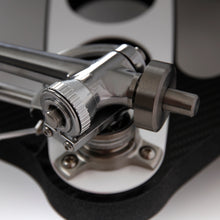 Load image into Gallery viewer, Rega NAIA Turntable